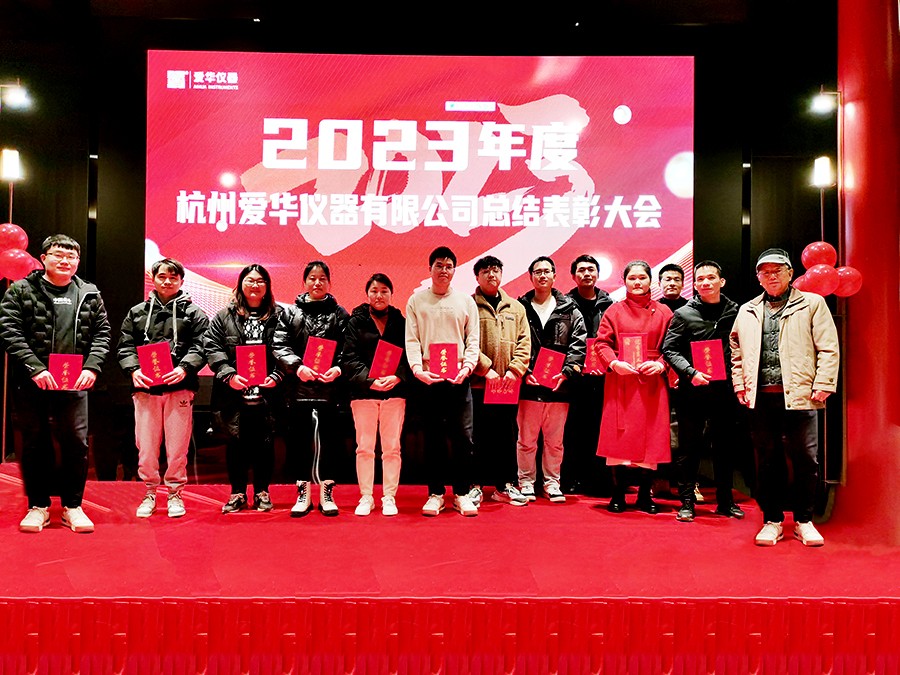 1706078111612653.jpg 優(yōu)秀員工合影.jpg